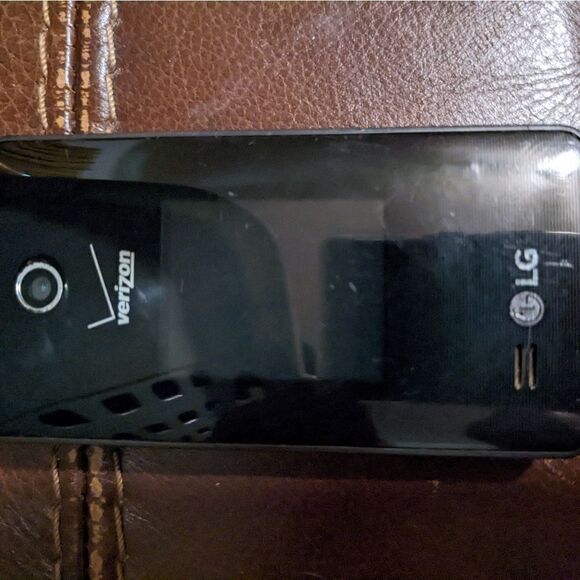 LG Verizon flip phone, excellent condition, works great - Picture 4 of 12